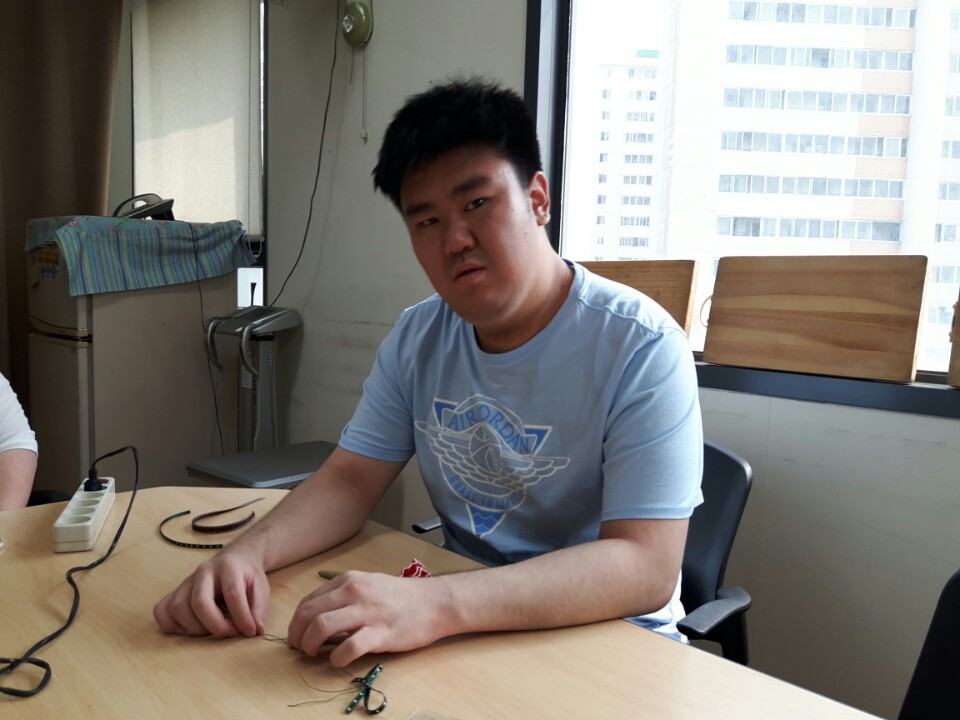 어버이날을 맞이하여 카네이션 볼펜 만들었어요~(발달장애인 테마체험교실)