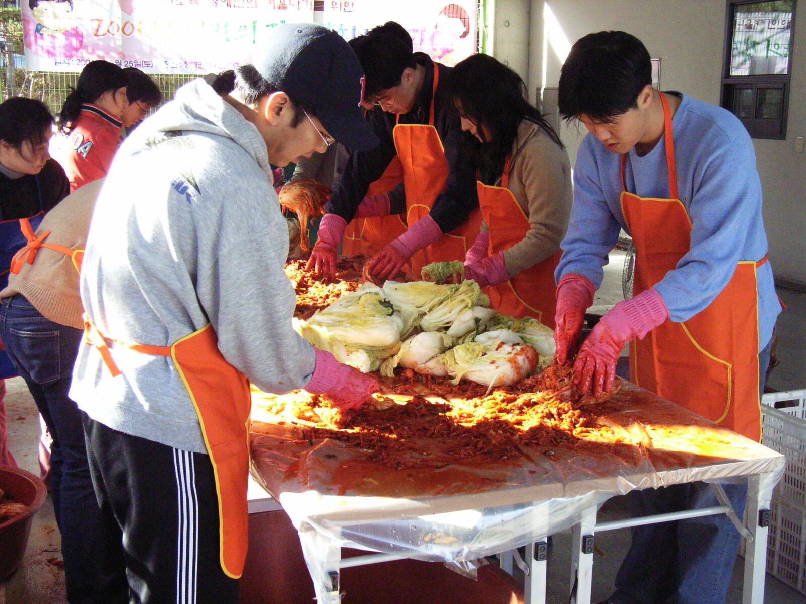 2006년 김장김치사업을 진행하였습니다.